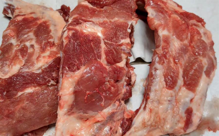 买排骨，挑肉多的好还是肉少的好？
