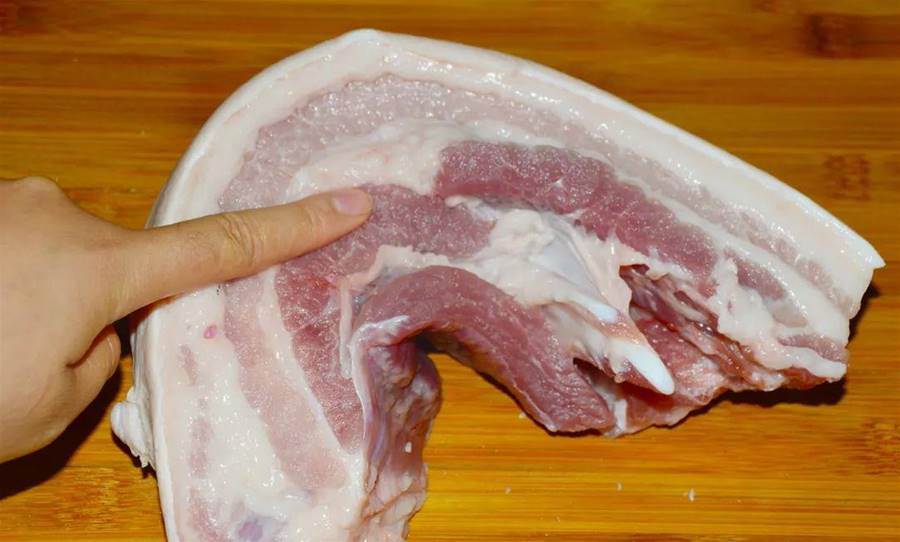 冬天了，保存豬肉放冰箱是大錯，教你一個絕招，放一年不臭也不壞